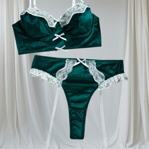 Elegant Green Lace Trim Lingerie Set